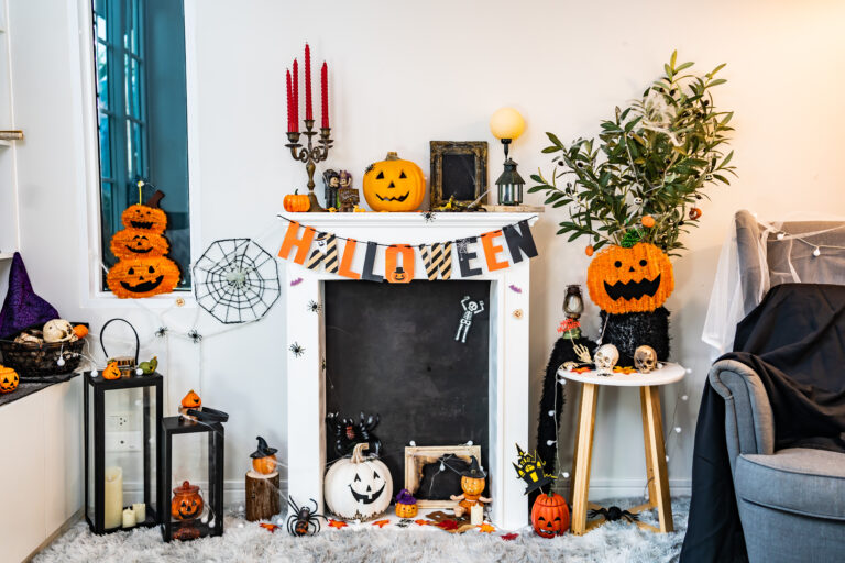 Concepto de feliz Halloween. Truco o trato en otoño. Símbolo tenebroso y oscuro en la noche. Bodega Guadalajara