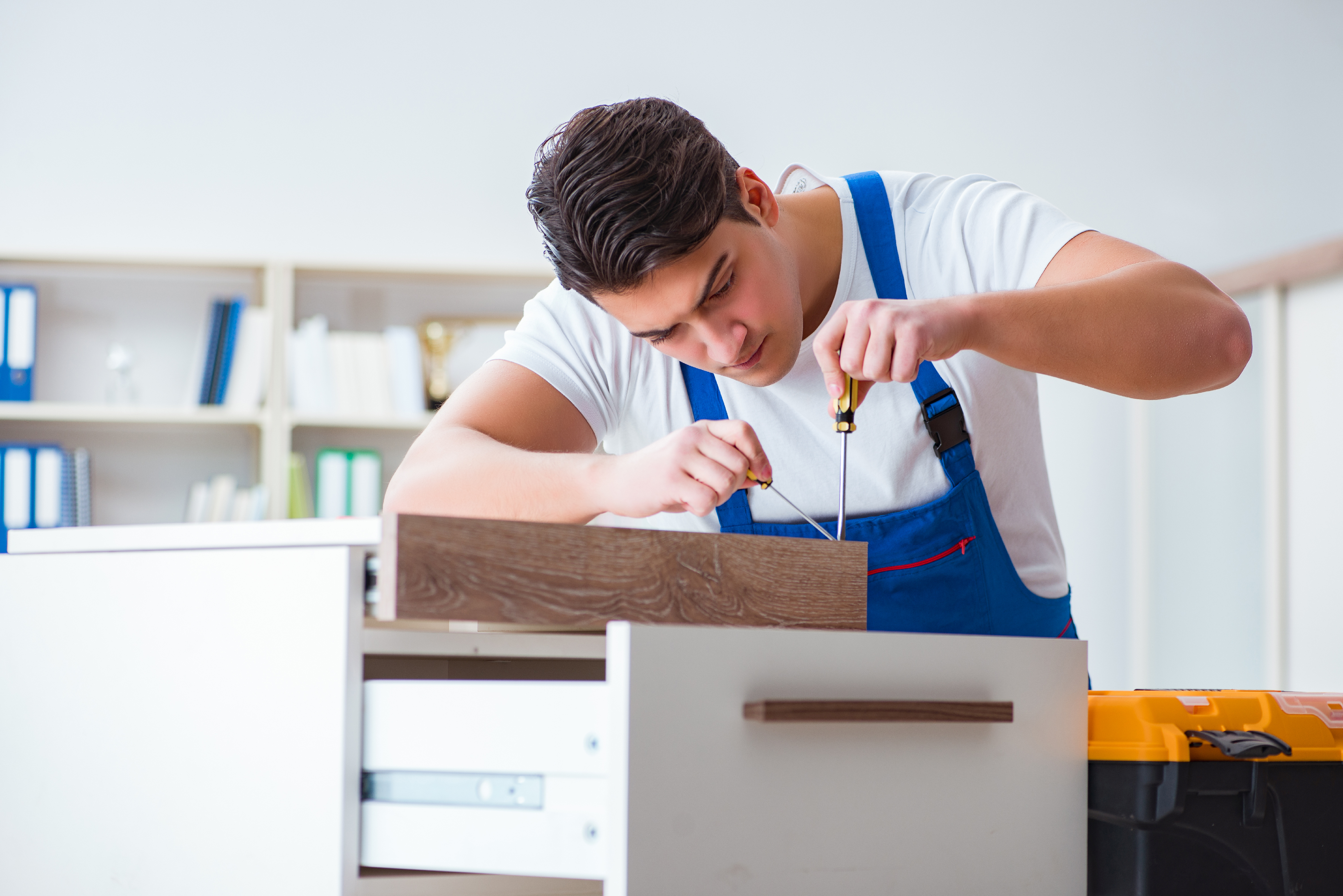 Concepto de reparación y montaje de muebles Almacenamiento Guadalajara